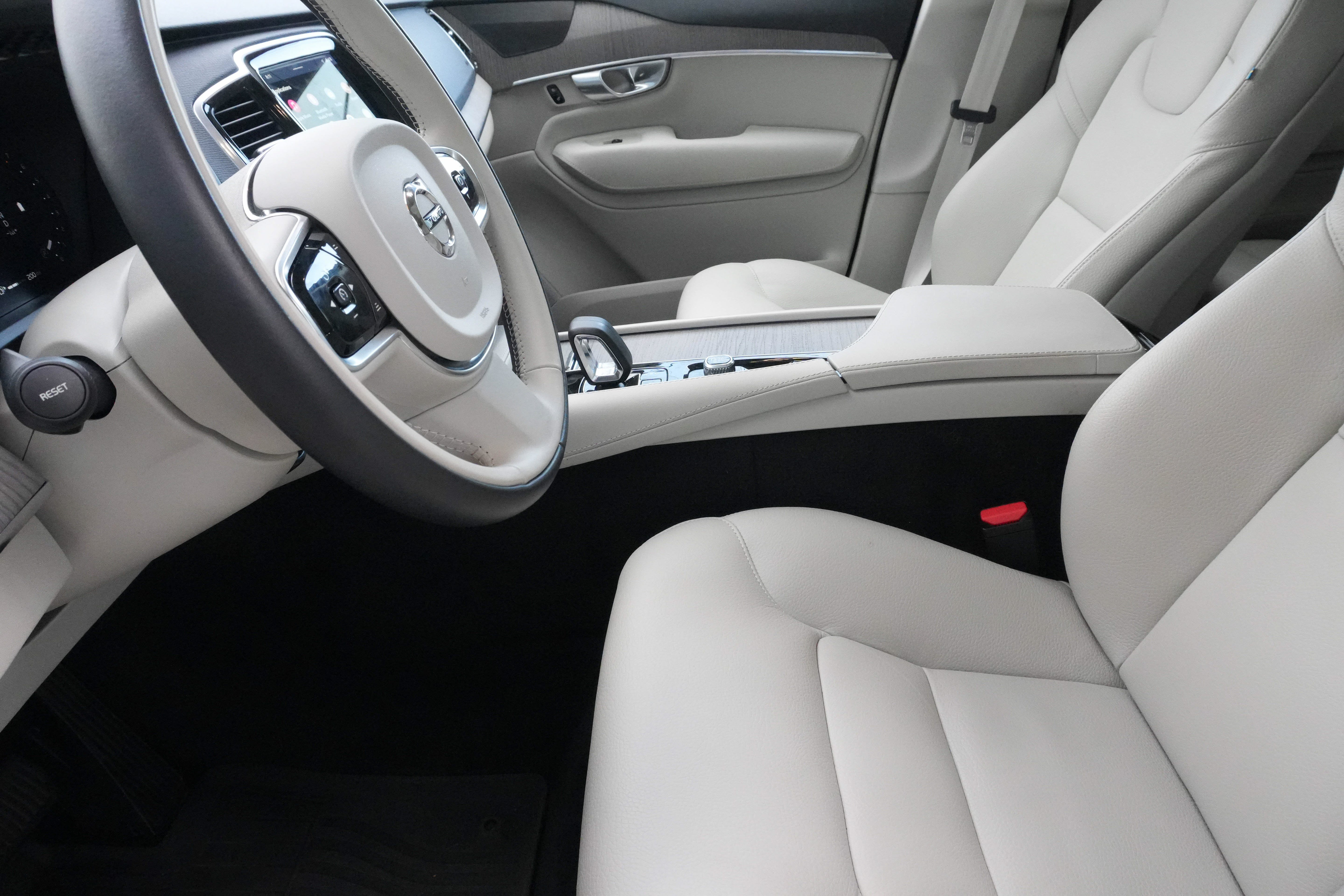 Used 2023 Volvo XC90 B6 Plus w/ Protection Package Premier AWD/4WD image 11