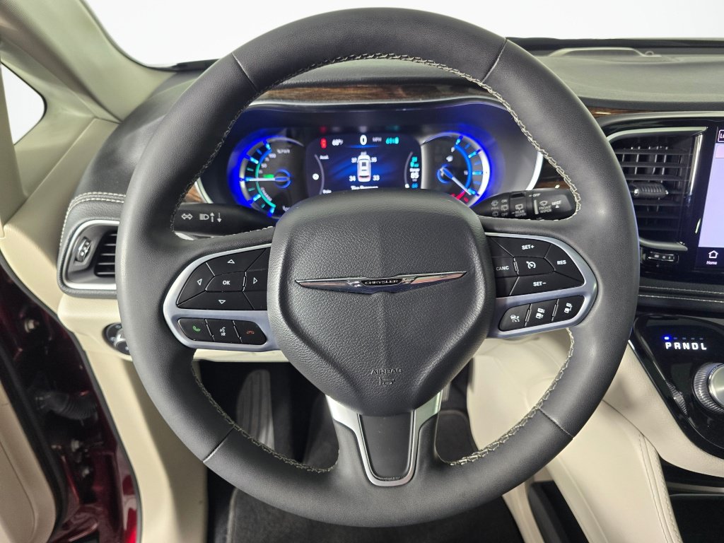 Used 2022 Chrysler Pacifica Limited w/ Uconnect Theater Family Group FWD image 21