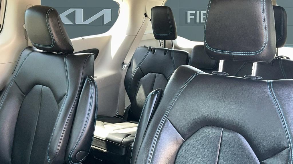 Used 2021 Chrysler Pacifica Touring-L w/ Uconnect Theater Family Group image 14