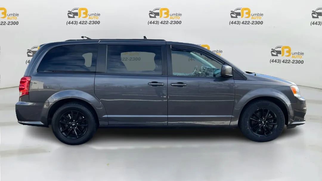 Used 2018 Dodge Grand Caravan SXT w/ Blacktop Package image 4