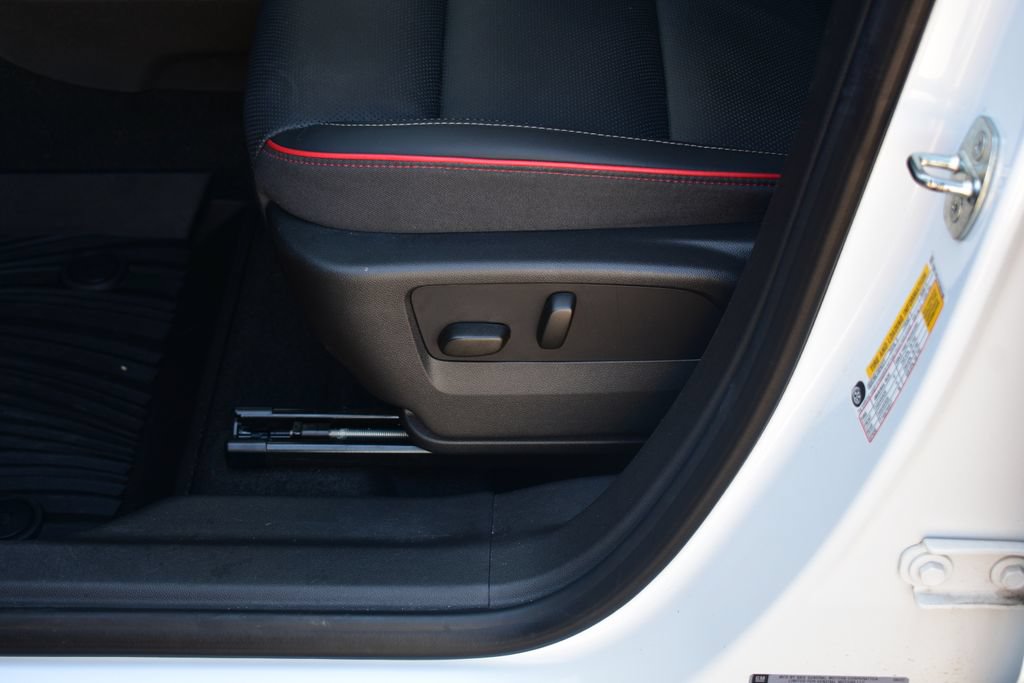 Used 2023 Buick Envision Essence w/ Sport Touring Package FWD image 21