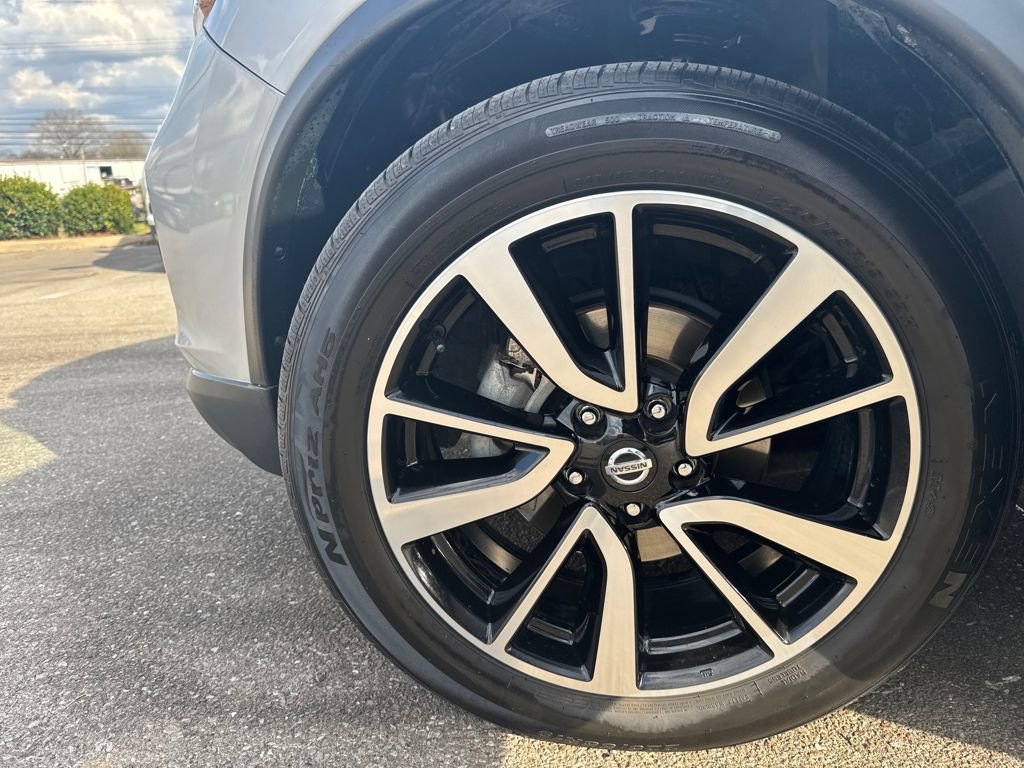 Used 2019 Nissan Rogue SL w/ Premium Package image 29