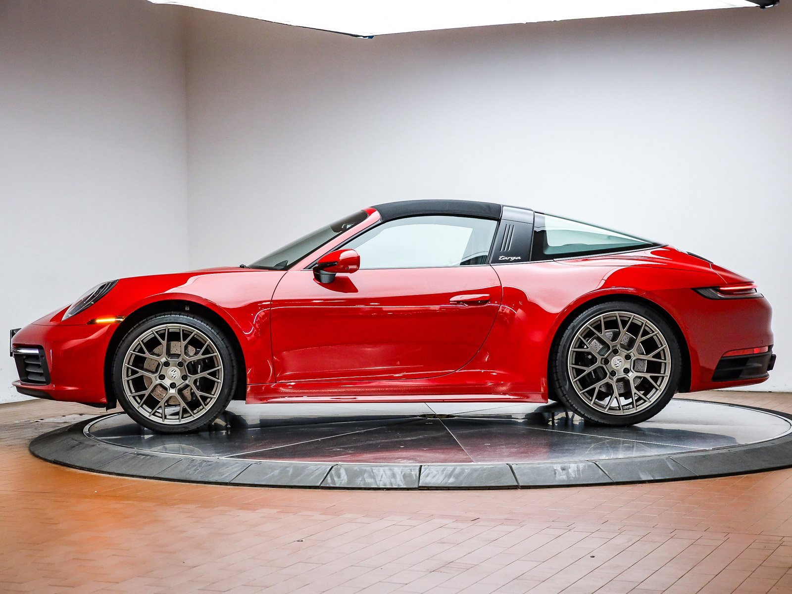 Used 2023 Porsche 911 Targa 4S image 2