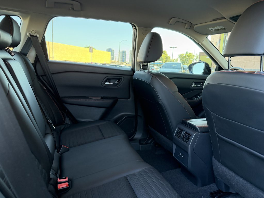 Used 2025 Nissan Rogue SV image 39