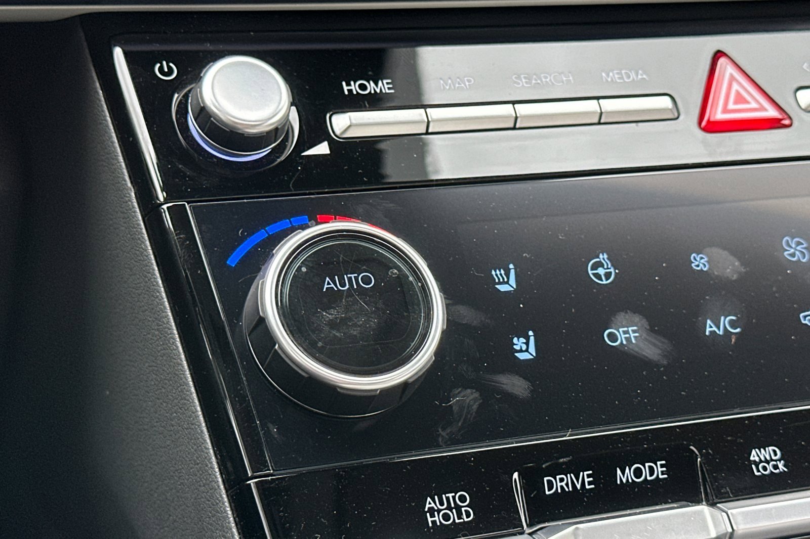 Used 2025 Hyundai Santa Fe Limited image 29