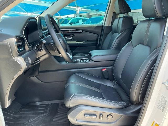 Used 2025 Honda Pilot Touring image 13