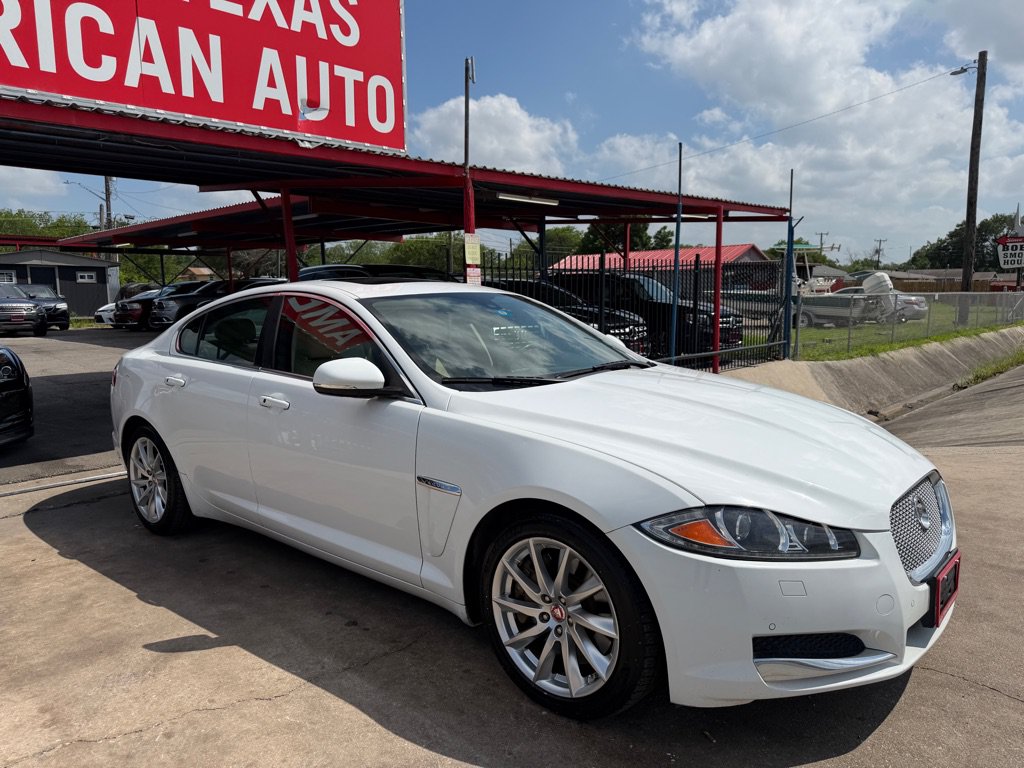 Used 2015 Jaguar XF Premium RWD image 11