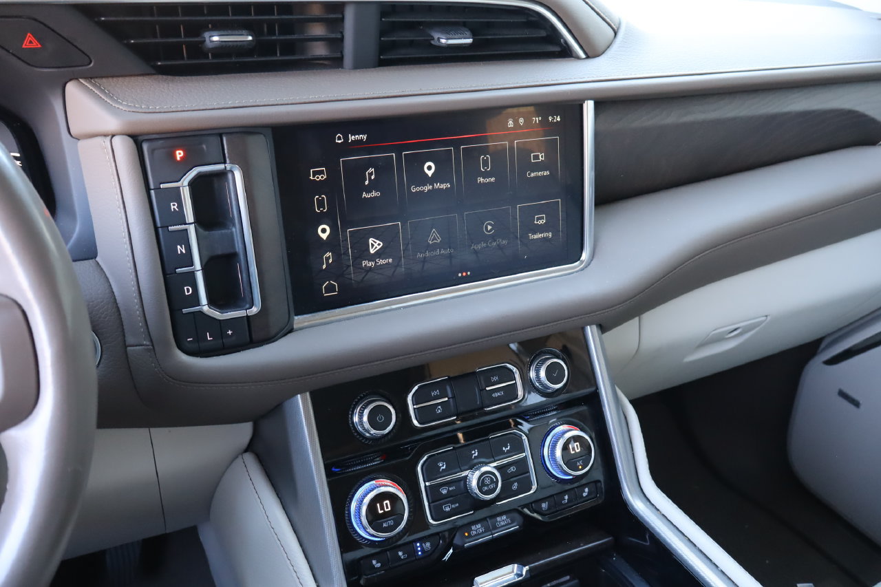Used 2024 GMC Yukon XL Denali w/ Advanced Technology Package AWD/4WD image 8