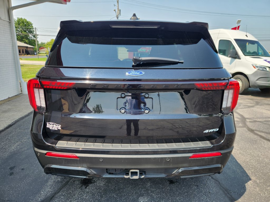 Used 2025 Ford Explorer ST-Line AWD/4WD image 4
