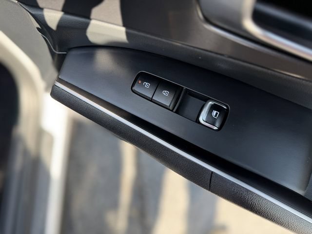 Certified 2026 Kia Sorento S w/ S Panoramic Sunroof Package FWD image 34