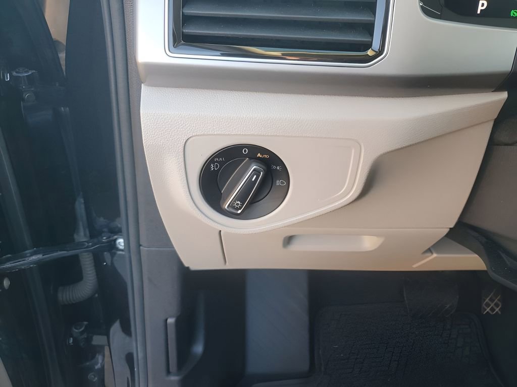 Used 2019 Volkswagen Atlas SEL image 32