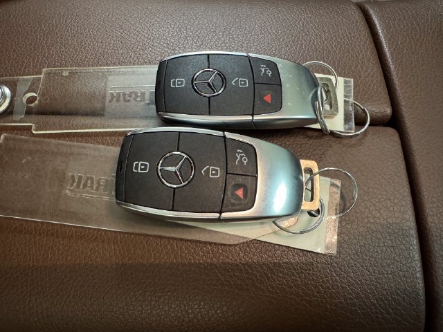 Used 2025 Mercedes-Benz GLE 350 4MATIC w/ AMG Line Exterior image 28