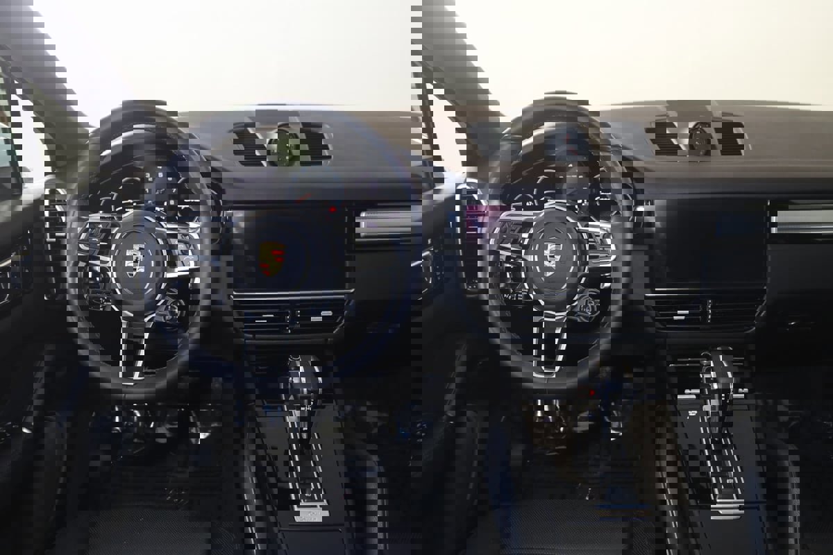 Used 2023 Porsche Cayenne image 49