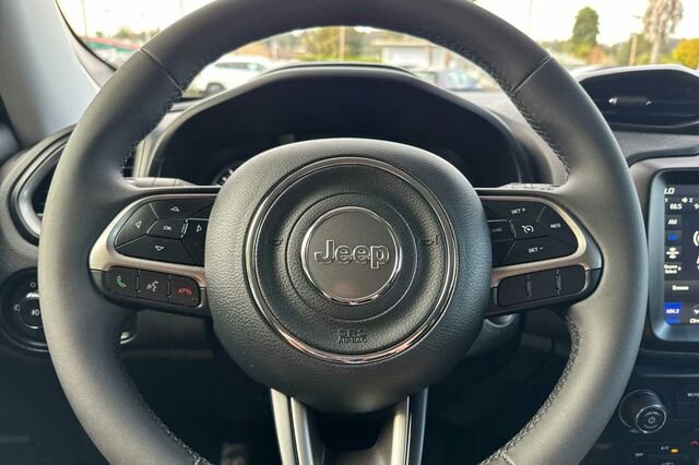 Used 2022 Jeep Renegade Latitude AWD/4WD image 24