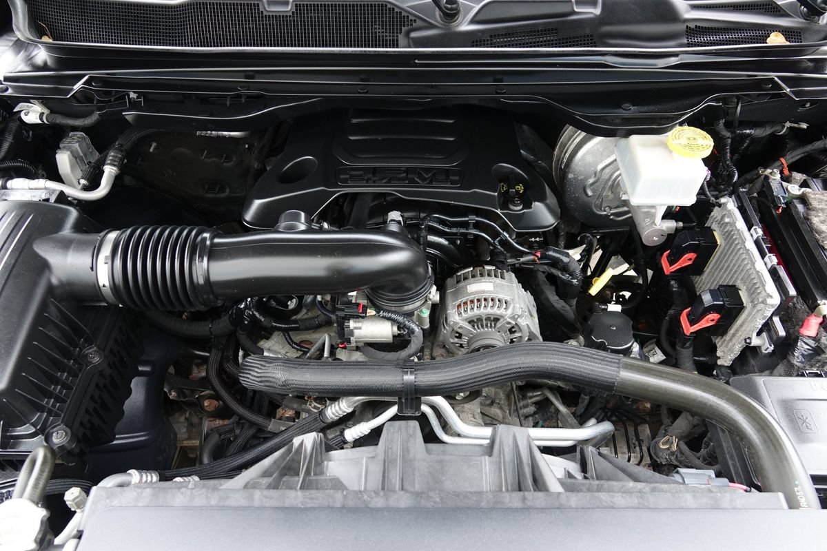 Used 2019 RAM 1500 Laramie AWD/4WD image 35