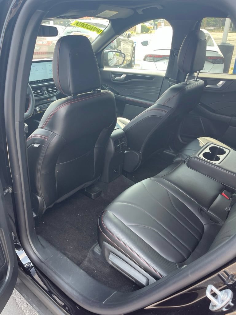 Used 2025 Ford Escape ST-Line Elite w/ Premium Technology Package AWD/4WD image 9