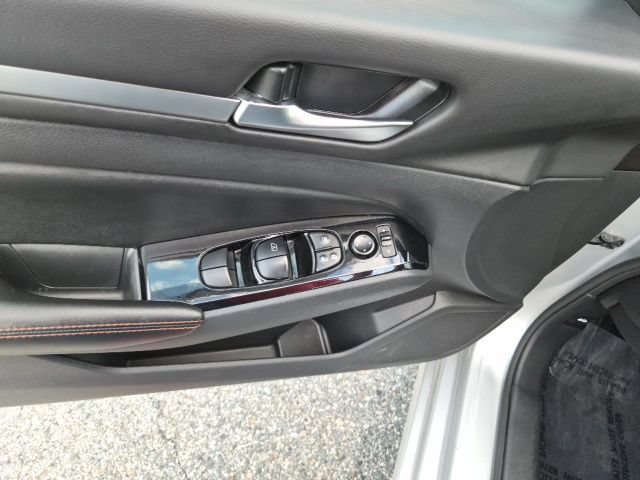 Used 2024 Nissan Altima 2.5 SR FWD image 17