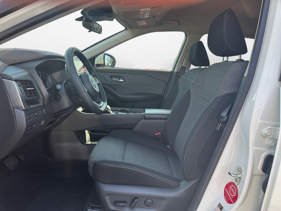 Used 2023 Nissan Rogue SV image 11