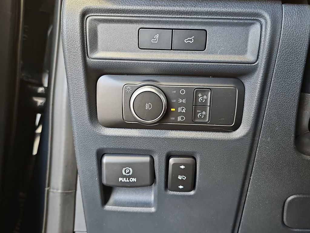 Used 2022 Ford Expedition Limited image 26