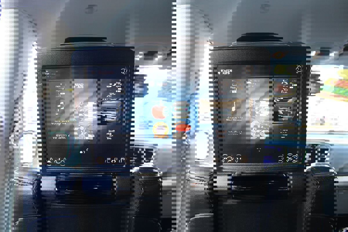 Used 2017 Chrysler Pacifica Platinum image 28