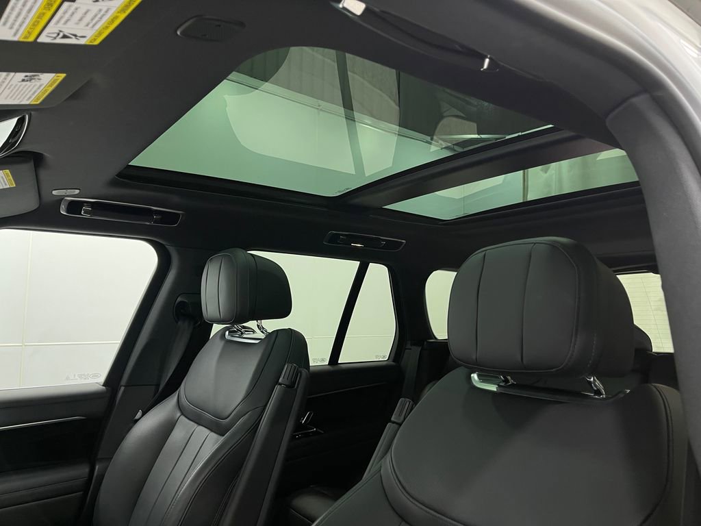 Used 2024 Land Rover Range Rover SE image 12