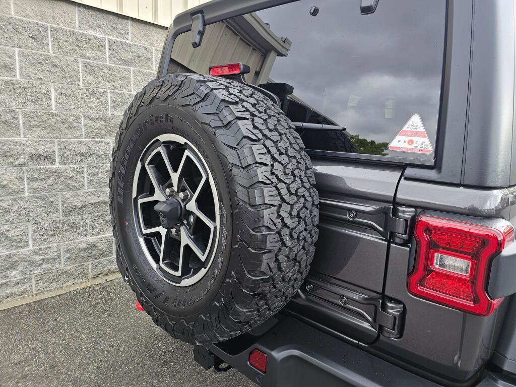 Used 2024 Jeep Wrangler Unlimited Rubicon w/ Safety Group AWD/4WD image 17