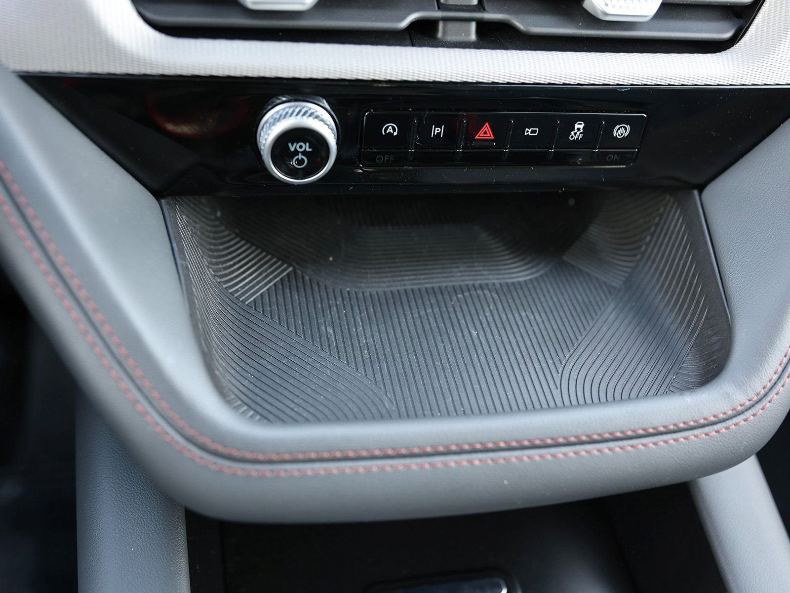 Used 2025 Ford Explorer Active image 30
