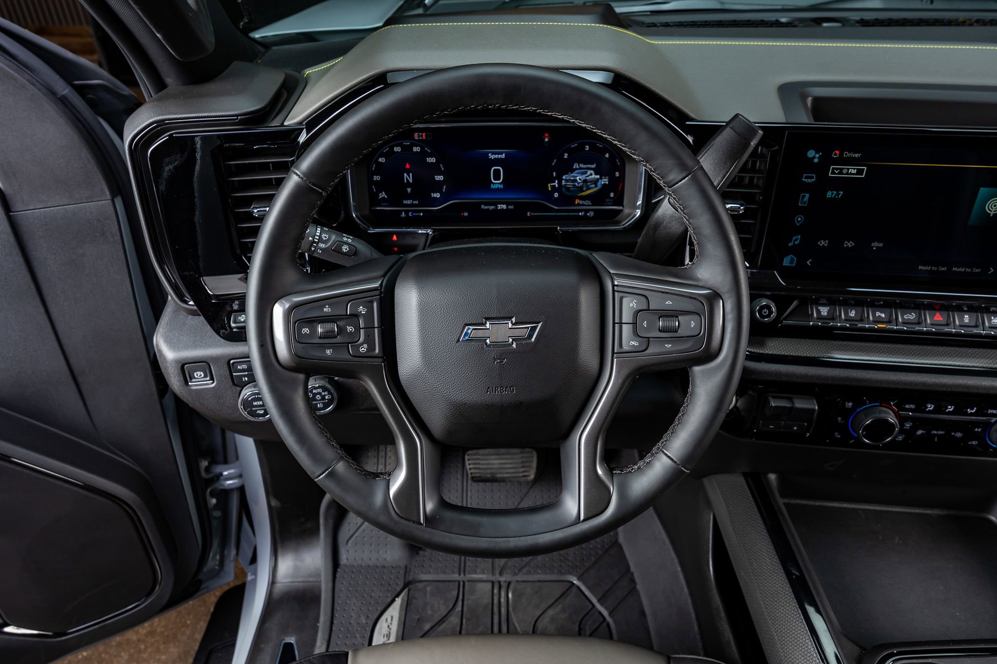 Used 2025 Chevrolet Silverado 2500 ZR2 w/ Technology Package image 19