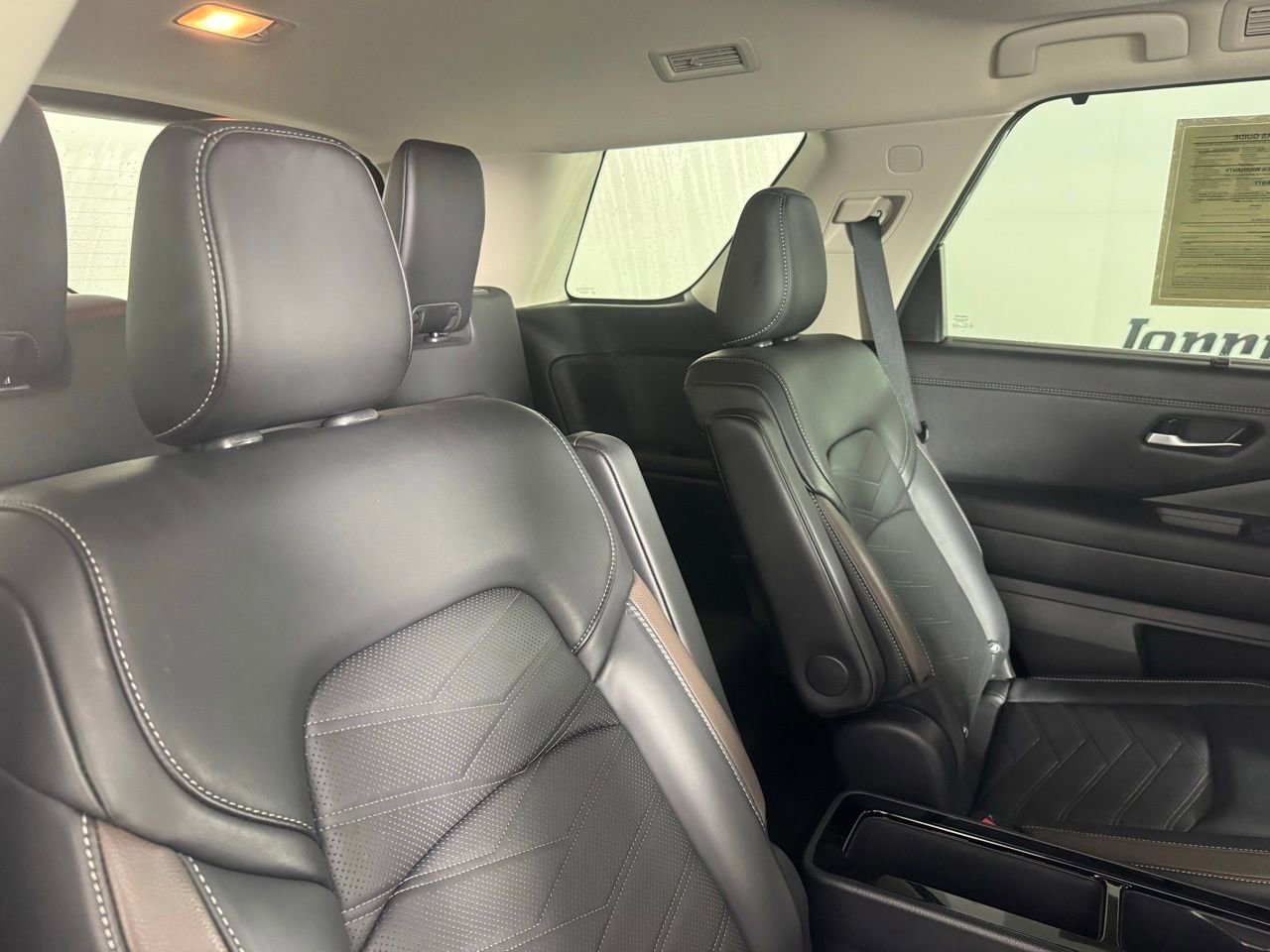 Used 2025 Nissan Pathfinder Platinum image 32