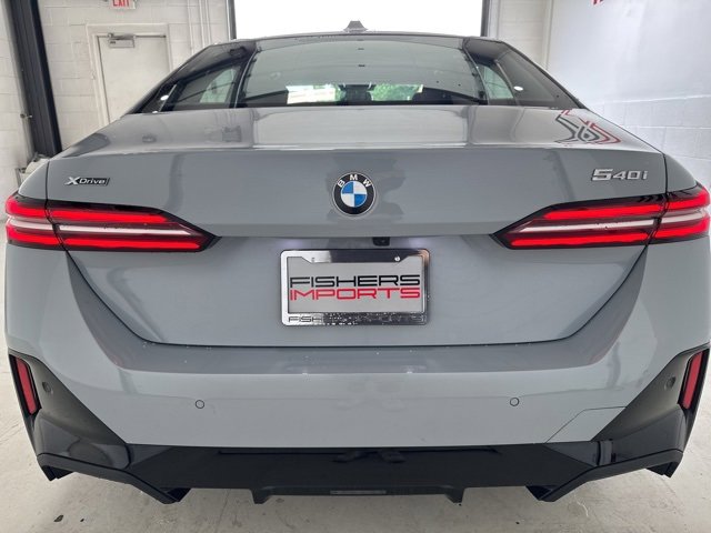 Used 2024 BMW 540i xDrive w/ M Sport Package image 8