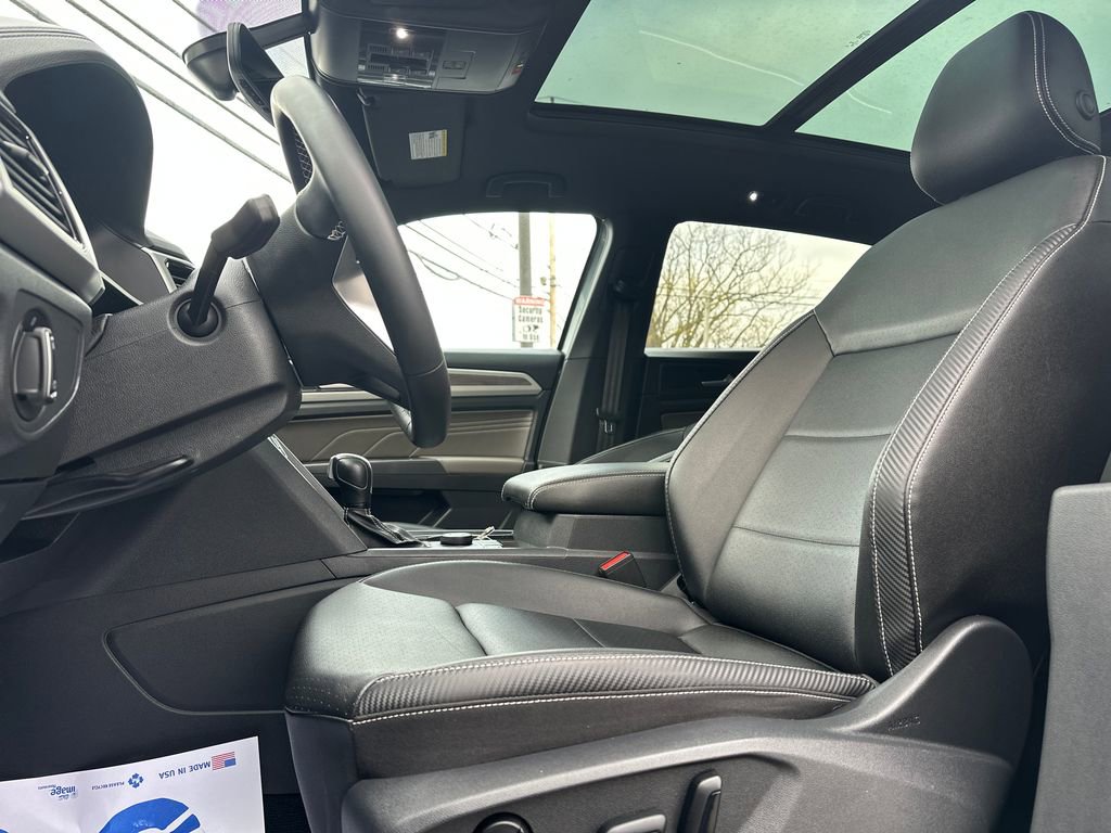 Certified 2023 Volkswagen Atlas Cross Sport SE AWD/4WD image 3
