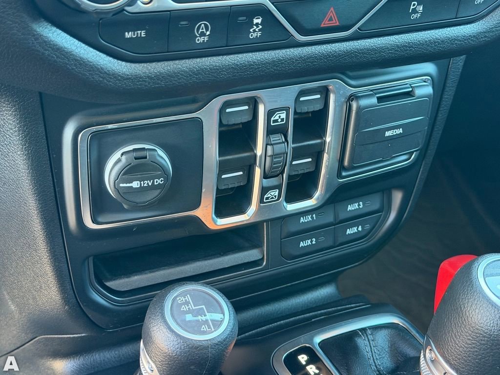 Used 2025 Jeep Wrangler Sport S image 29