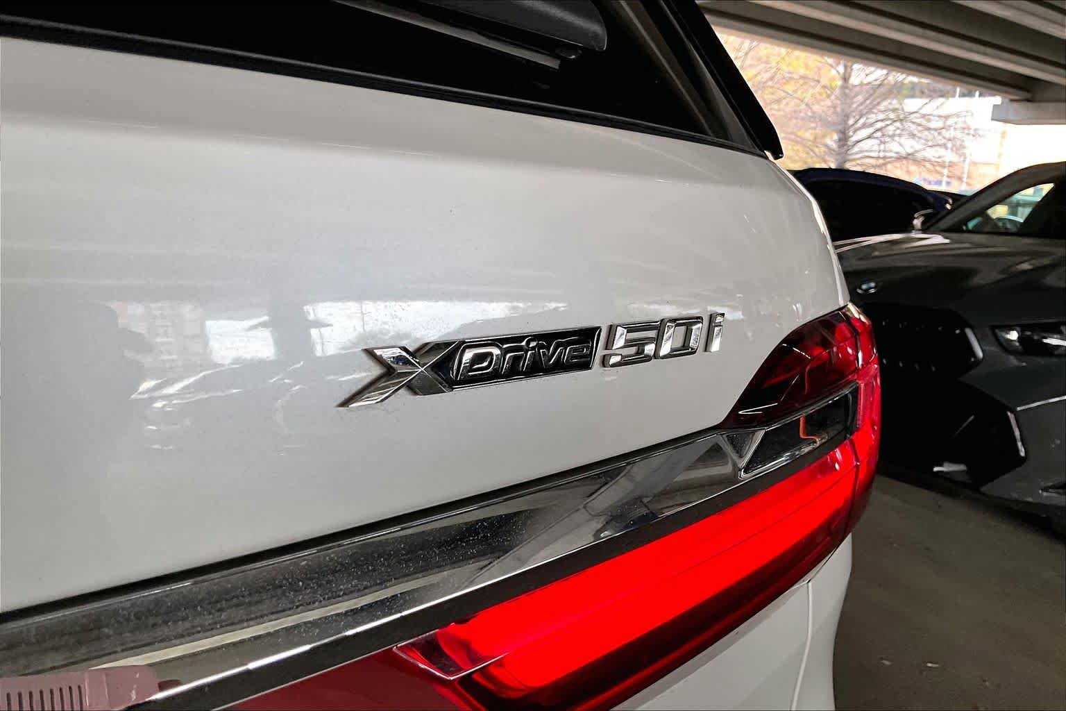 Used 2019 BMW X7 xDrive50i w/ M Sport Package AWD/4WD image 9