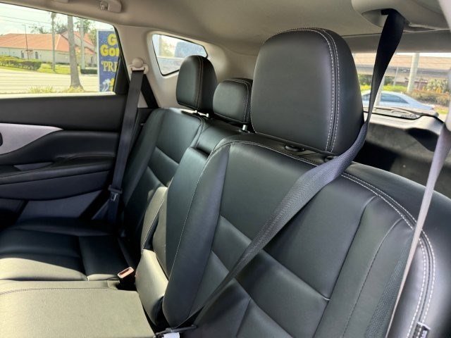 Used 2023 Nissan Murano SV image 15