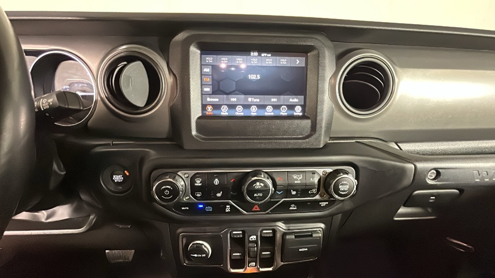 Used 2023 Jeep Wrangler Unlimited w/ Cold Weather Group AWD/4WD image 27