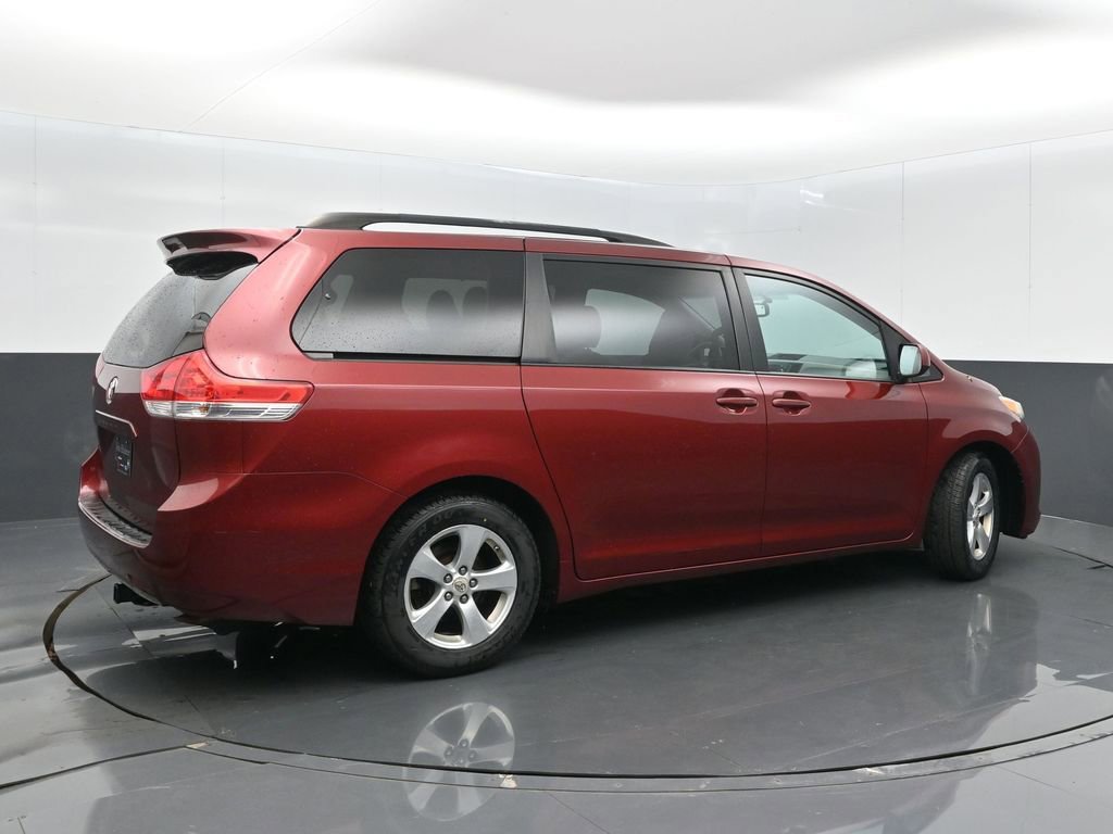 Used 2012 Toyota Sienna LE w/ Towing Pkg image 7