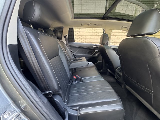 Used 2023 Volkswagen Tiguan SE w/ Panoramic Sunroof Package AWD/4WD image 17