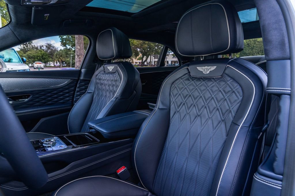 Used 2023 Bentley Flying Spur Azure image 13