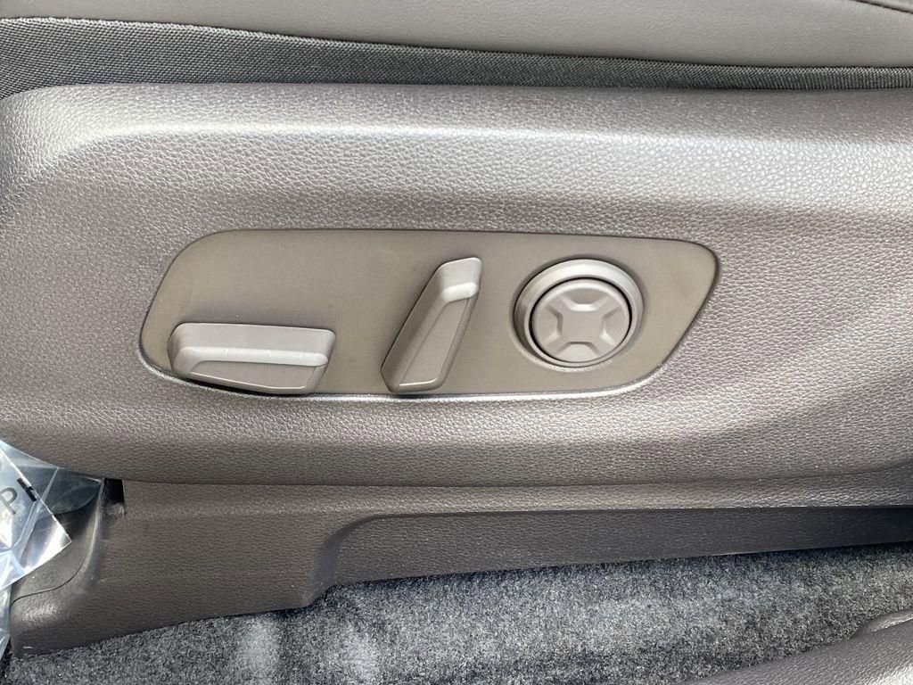 New 2026 Kia Carnival FWD image 13