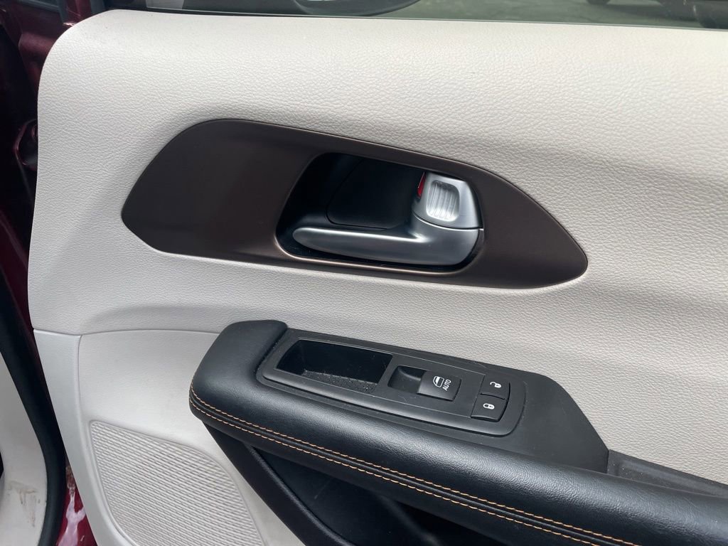 Used 2017 Chrysler Pacifica Touring w/ Tire & Wheel Group image 36