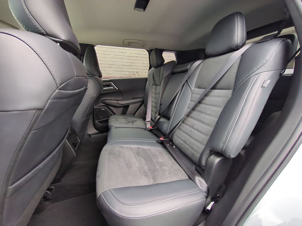 Used 2025 Mitsubishi Outlander SE AWD/4WD image 28