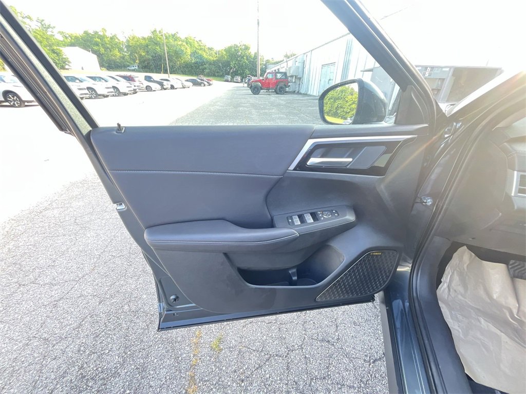 New 2025 Mitsubishi Outlander SE image 13