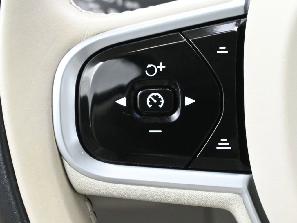 Used 2022 Volvo XC90 T6 Inscription w/ Climate Package image 7