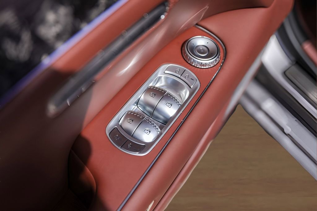 Used 2025 Genesis G90 3.5T image 24