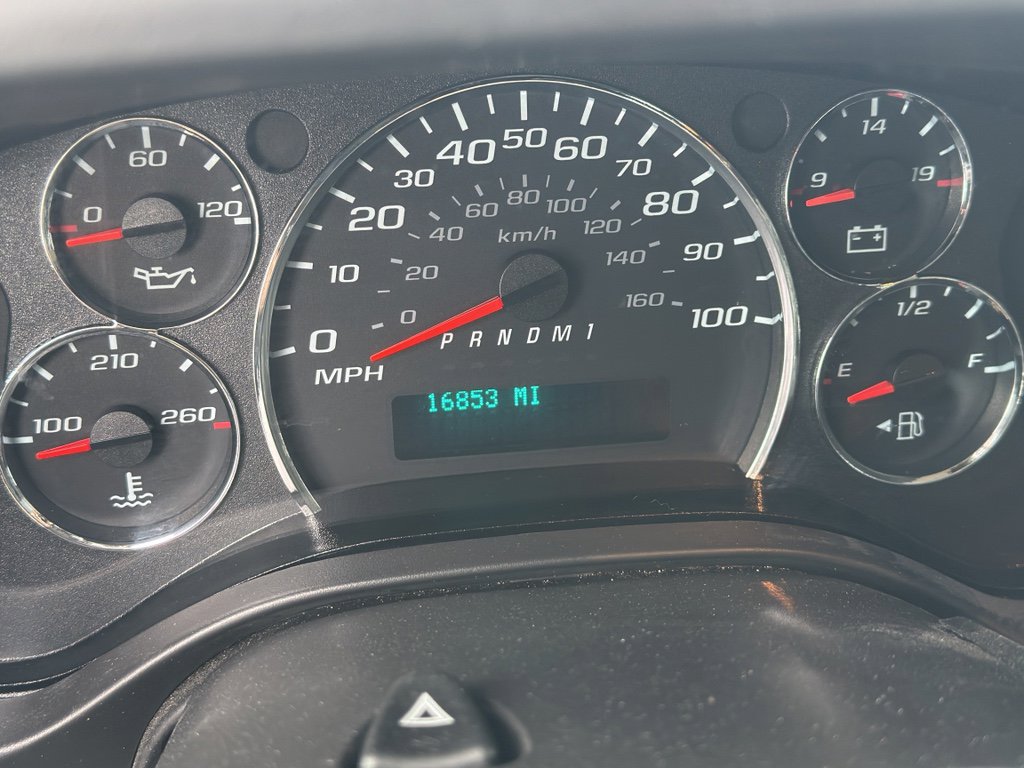 Used 2024 GMC Savana 2500 w/ Driver Convenience Package image 3
