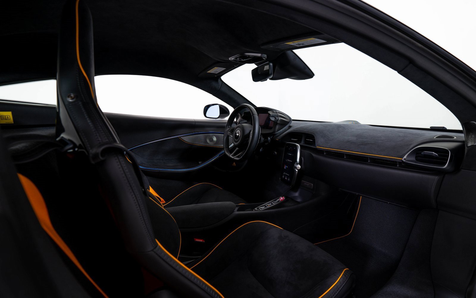 Used 2023 McLaren Artura image 20