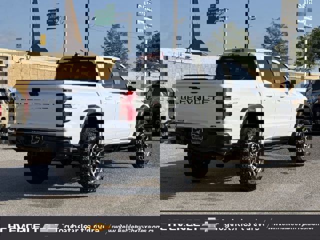 Used 2025 Chevrolet Colorado ZR2 w/ Technology Package AWD/4WD image 6