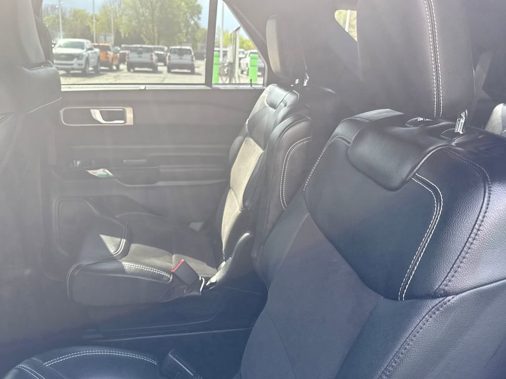 Used 2023 Ford Explorer ST AWD/4WD image 24