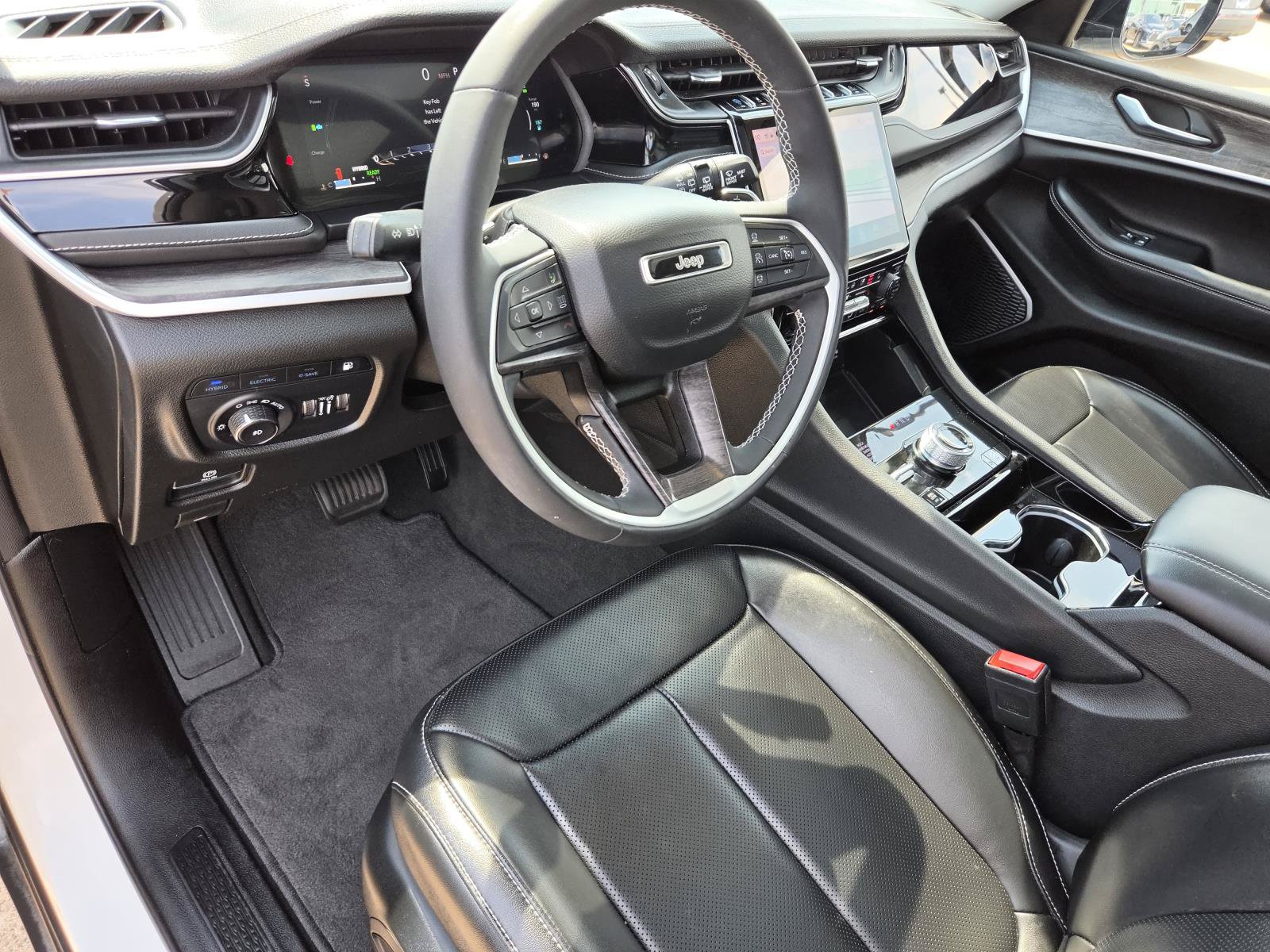 Used 2023 Jeep Grand Cherokee 4WD 4xe w/ Luxury Tech Group II image 23