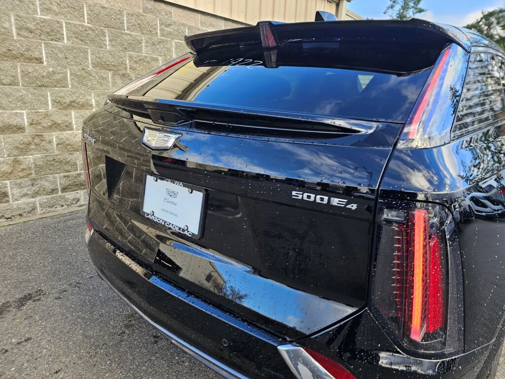 New 2026 Cadillac Optiq Luxury 1 image 18